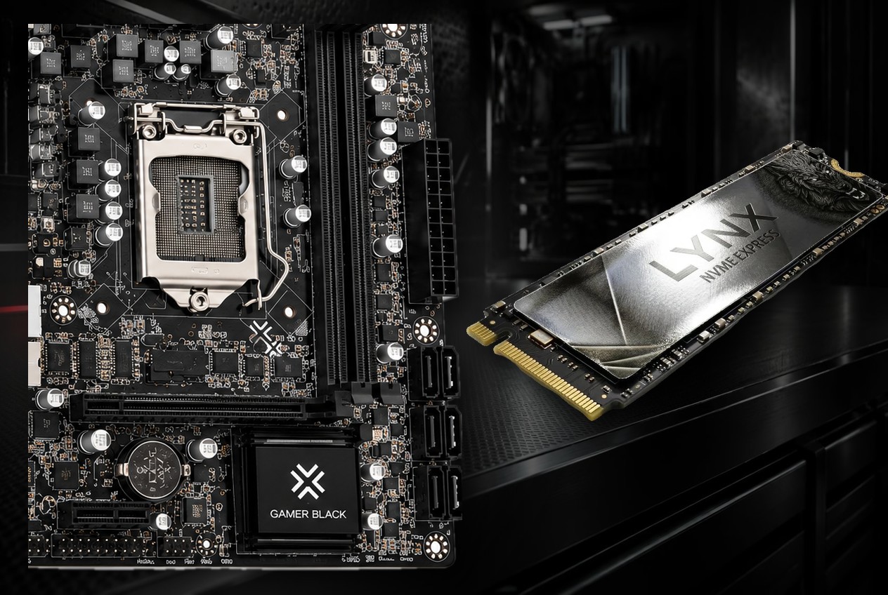 Mão encaixando o SSD Gamer Black LYNX NVMe no slot M.2 da placa-mãe Gamer Black B75
