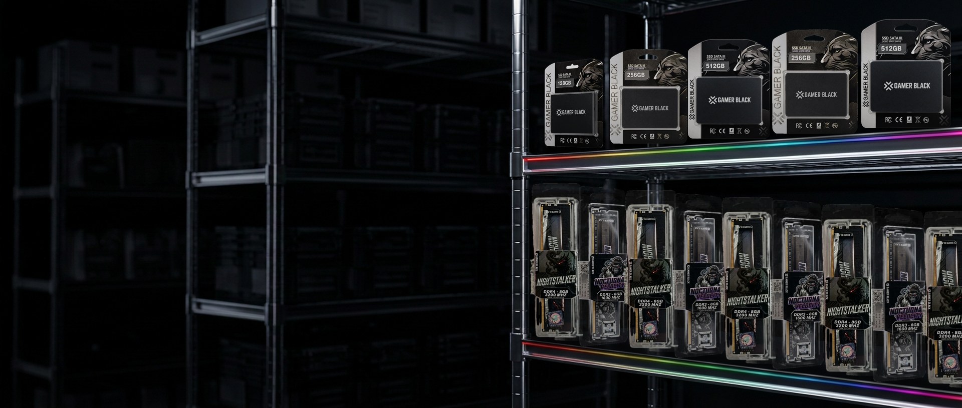 Prateleiras com SSDs, memórias e coolers Gamer Black prontos para distribuição
